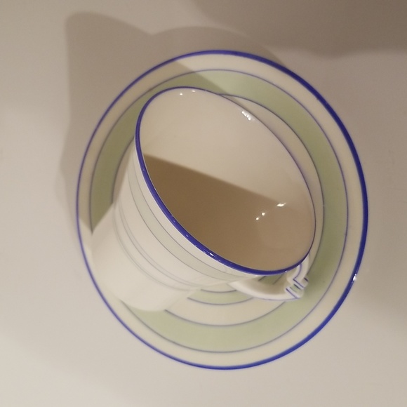 1930s Vintage Royal Albert Art Deco Teacup and Saucer Set - Picture 8 of 17